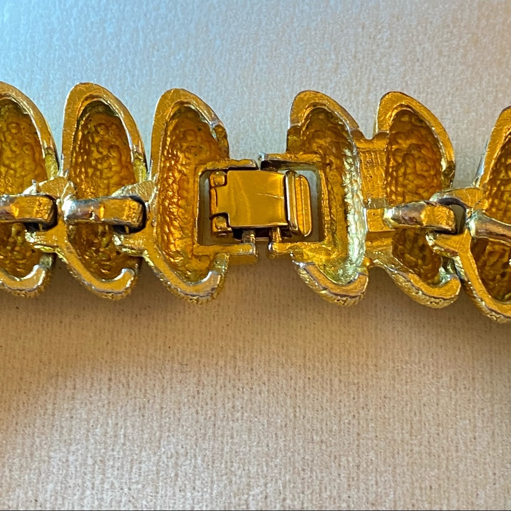 Vintage to Now - Gold Runway Collar Necklace Large Link EUC - Picture 7 of 12